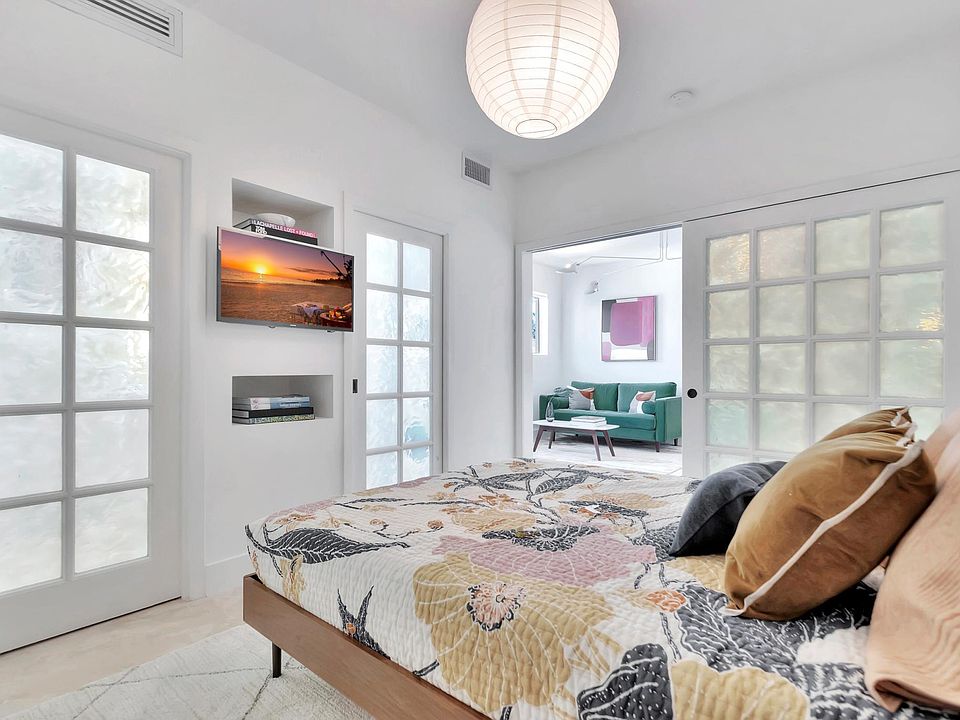 1st image of 320 Euclid Ave #Q