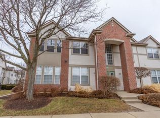 1681 Carlemont Dr APT C, Crystal Lake, IL 60014