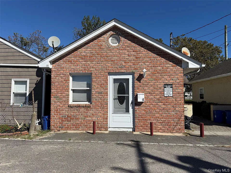 355 Bayville Ave #4