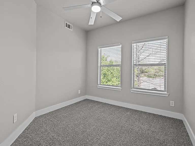 Larkin Apartment Homes — Photo 32