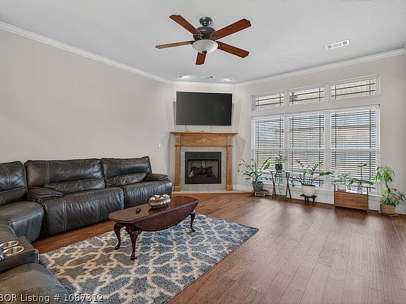 3rd image of 715 Ledanna Dr