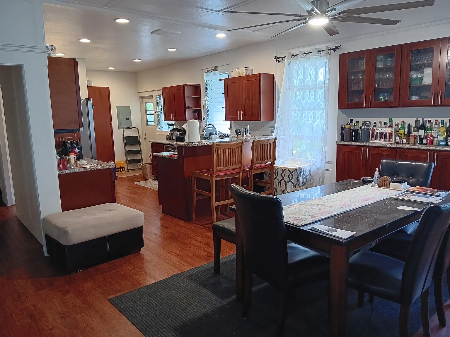 2439 E Manoa Rd — Photo 1