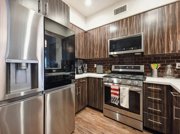 24535 Town Center Dr, Santa Clarita, CA