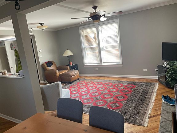 2nd image of 1920 W Dickens Ave #2