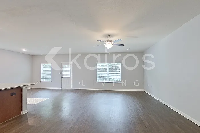 4 bed, 2.5 bath, 2002 sqft, $1,965 — Photo 2