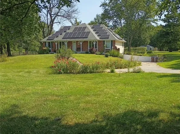 905 S Lincoln Ave, Raymore, MO 64083