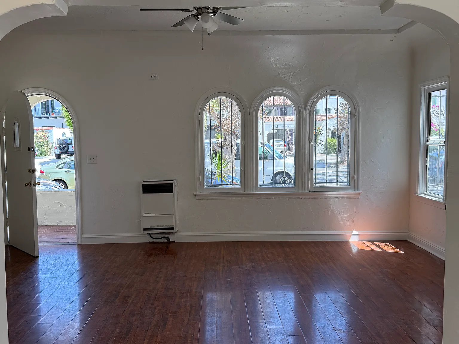 2 bed, 1350 sqft, $3,100 — Photo 3