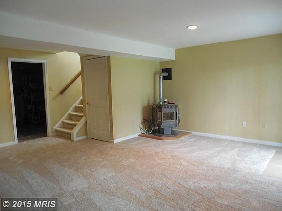 4th image of 1832 Oxford Sq