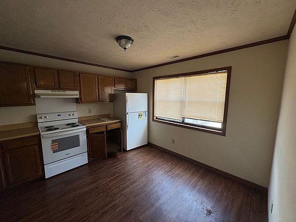 5th image of 5925 Labonte Rd