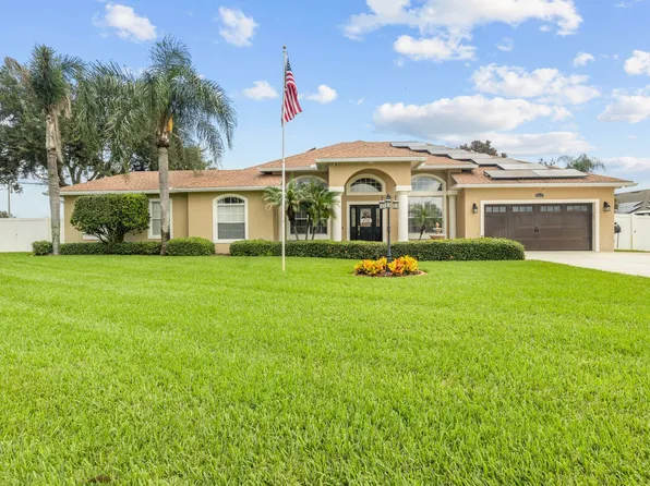 651 Hart Lake Dr, Winter Haven, FL 33884