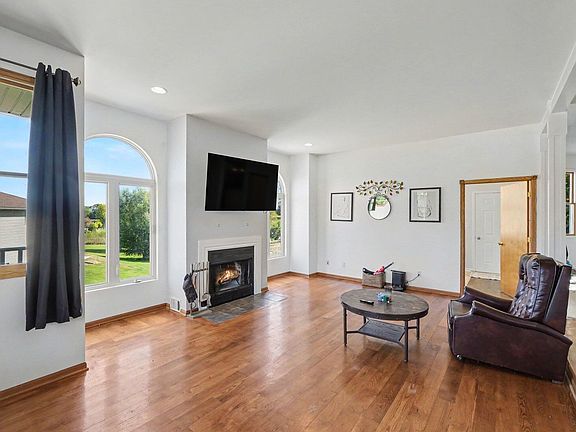 5th image of 10149 Emerald Dr