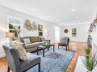 17 Charnstaff Ln, Billerica, MA 01821