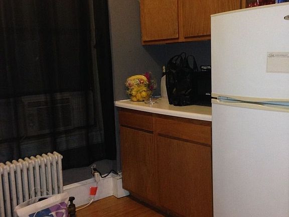 3rd image of 3218 34th St APT 3F