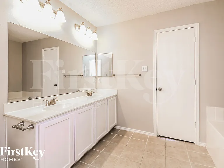4519 Green Meadow Dr — Photo 11