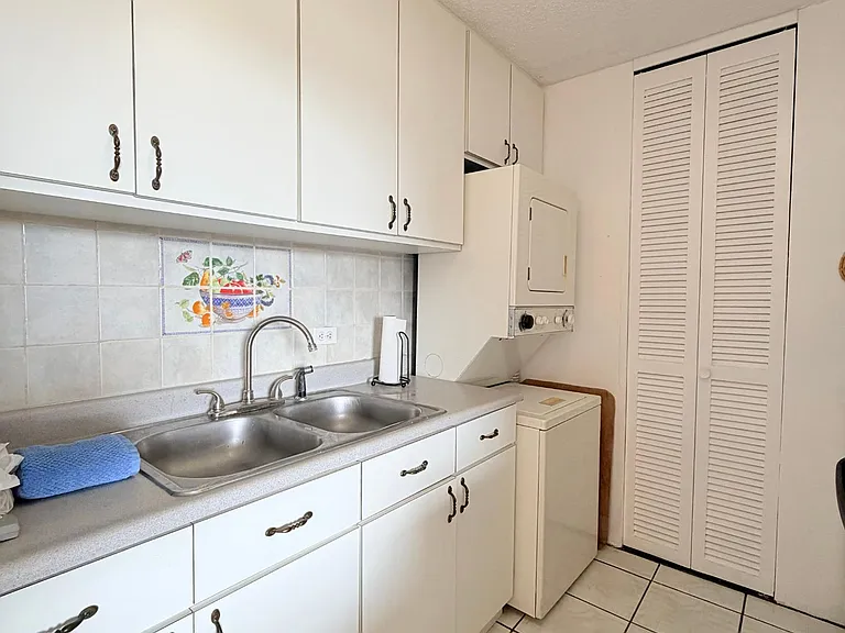 J14 Avenue #9C — Photo 8