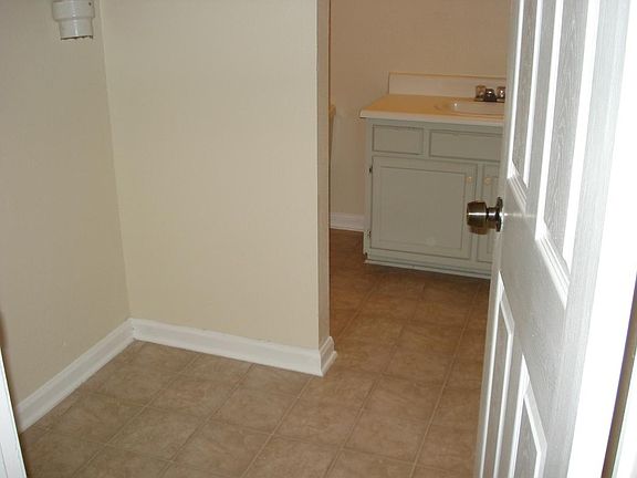 Laundry & bathroom