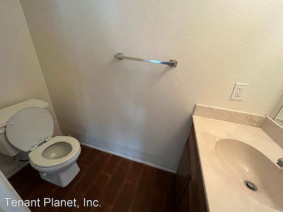 4th image of 629 13th St Unit 28