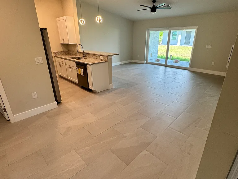 736 Gilbert Ave S — Photo 5