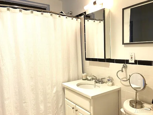 Rented by Anchor Associates | media 23