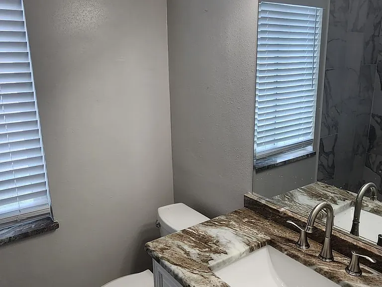 912 La Jolla Ave — Photo 8