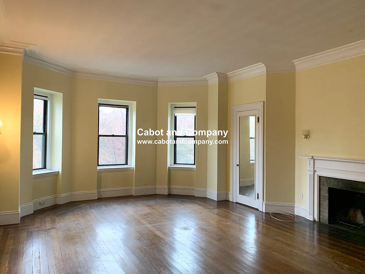 Building Photo - 317 Commonwealth Ave #3F