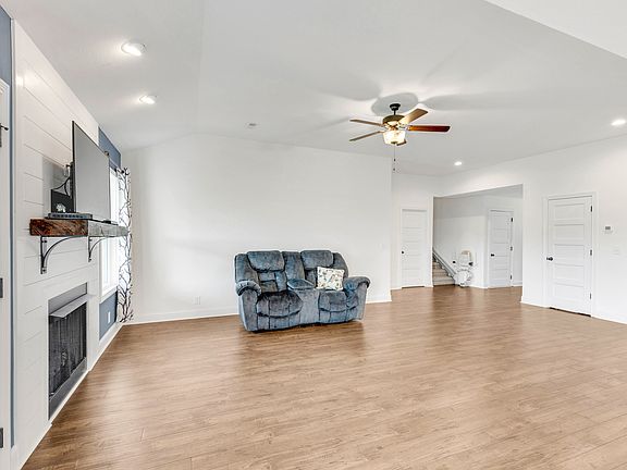5th image of 3356 Melissa Ln