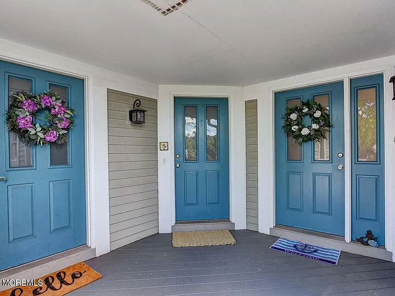 606 Bay Ave #6 — Photo 24