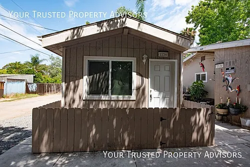1136 S Quince St Photo 1