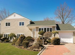 41 Bengeyfield Dr, Williston Park, NY 11596