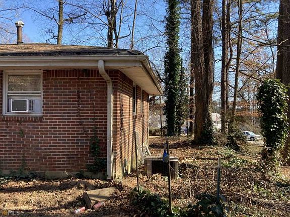 4th image of 3922 English Oak Dr