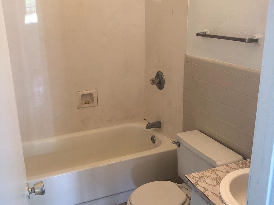2nd image of 232 Marion Ct #B
