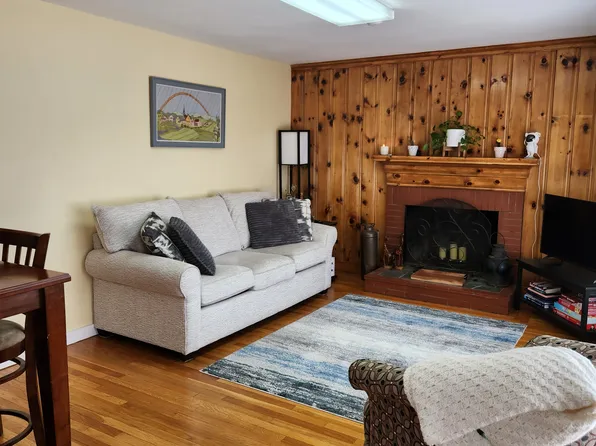 167 Elm St APT 1, Milford, NH 03055