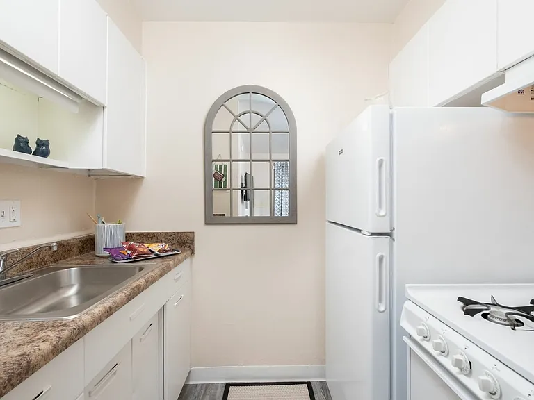 College Manor - 1 Bedroom