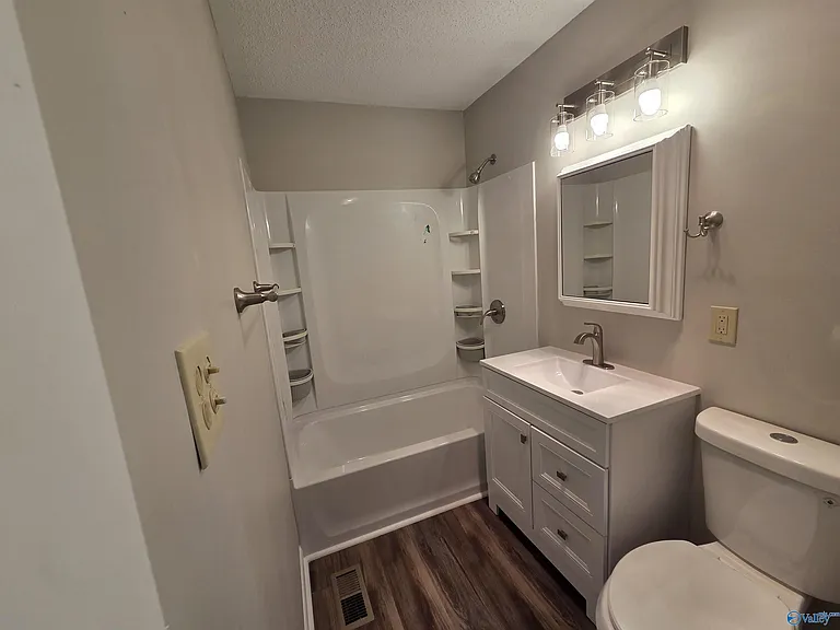 1209 Governors Dr SE — Photo 22