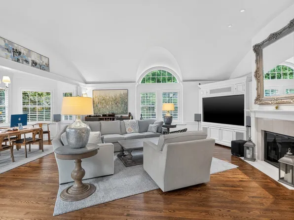 97 Arnold Rd, Wellesley, MA 02481