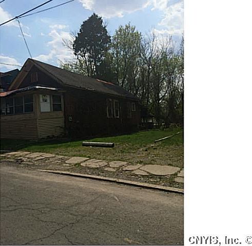 2nd image of 260 Leon St