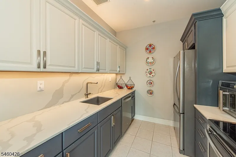 1 bed, 1.5 bath, $3,500 — Photo 2