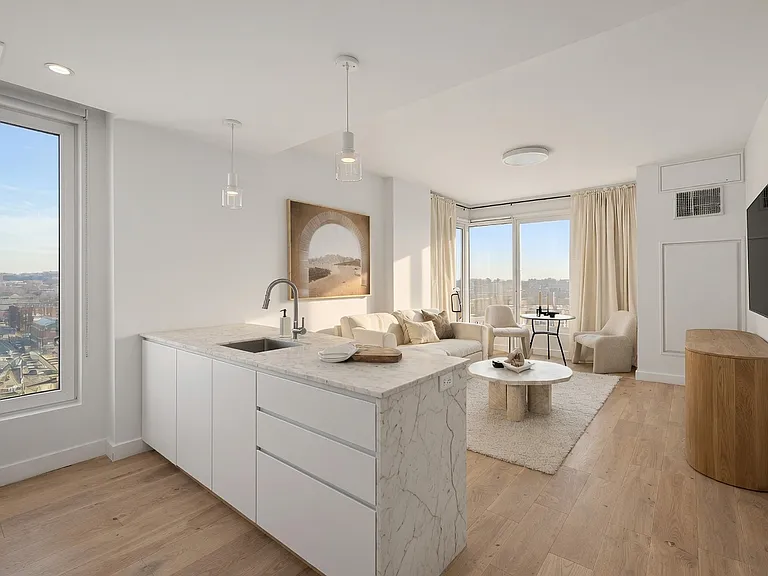 130 2nd St #8D — Photo 2
