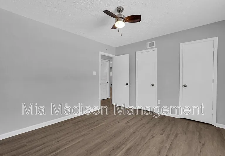 111 E Mell St #7 — Photo 11