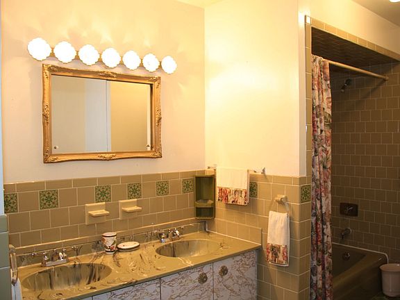 Full Bathroom - 2nd Level