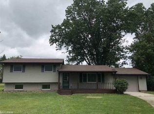 3360 Keewahdin Rd, Fort Gratiot, MI 48059