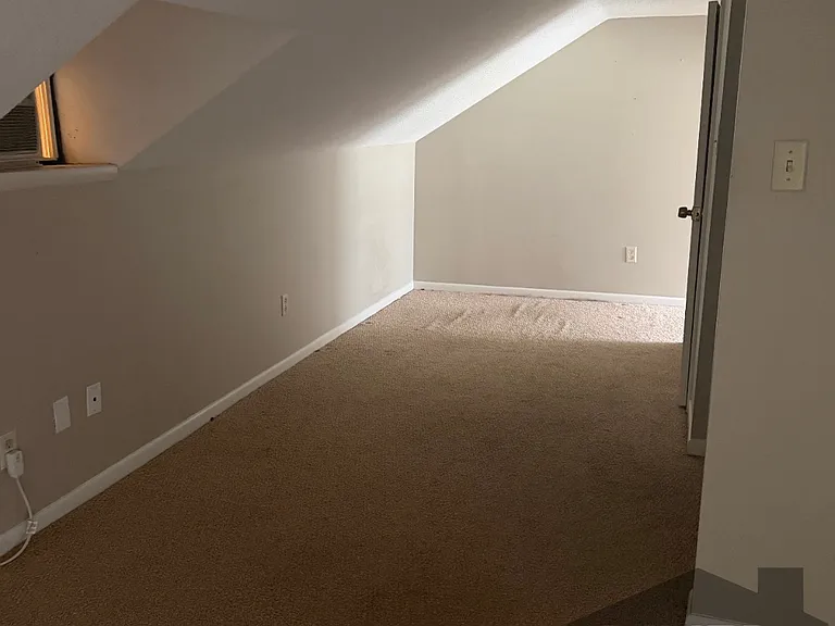 2150 Estaline Dr — Photo 4