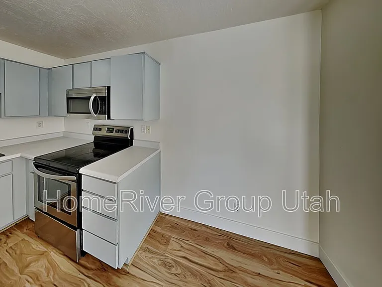 238 N Bliss Ct — Photo 3