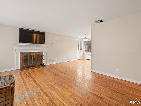 5th image of 55 Forest Street