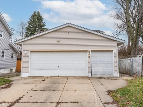 245 Clinton Ave, Akron, OH 44301