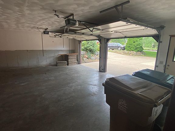 2 1/2 car garage