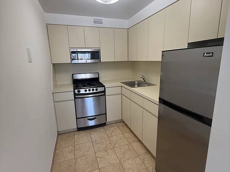 31-04 21st St #12 — Photo 6