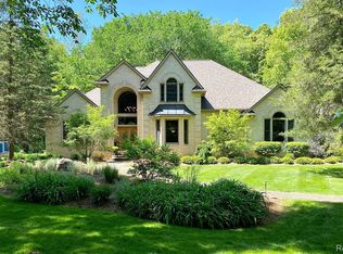 8510 Oak Ridge Trl, Dexter, MI 48130