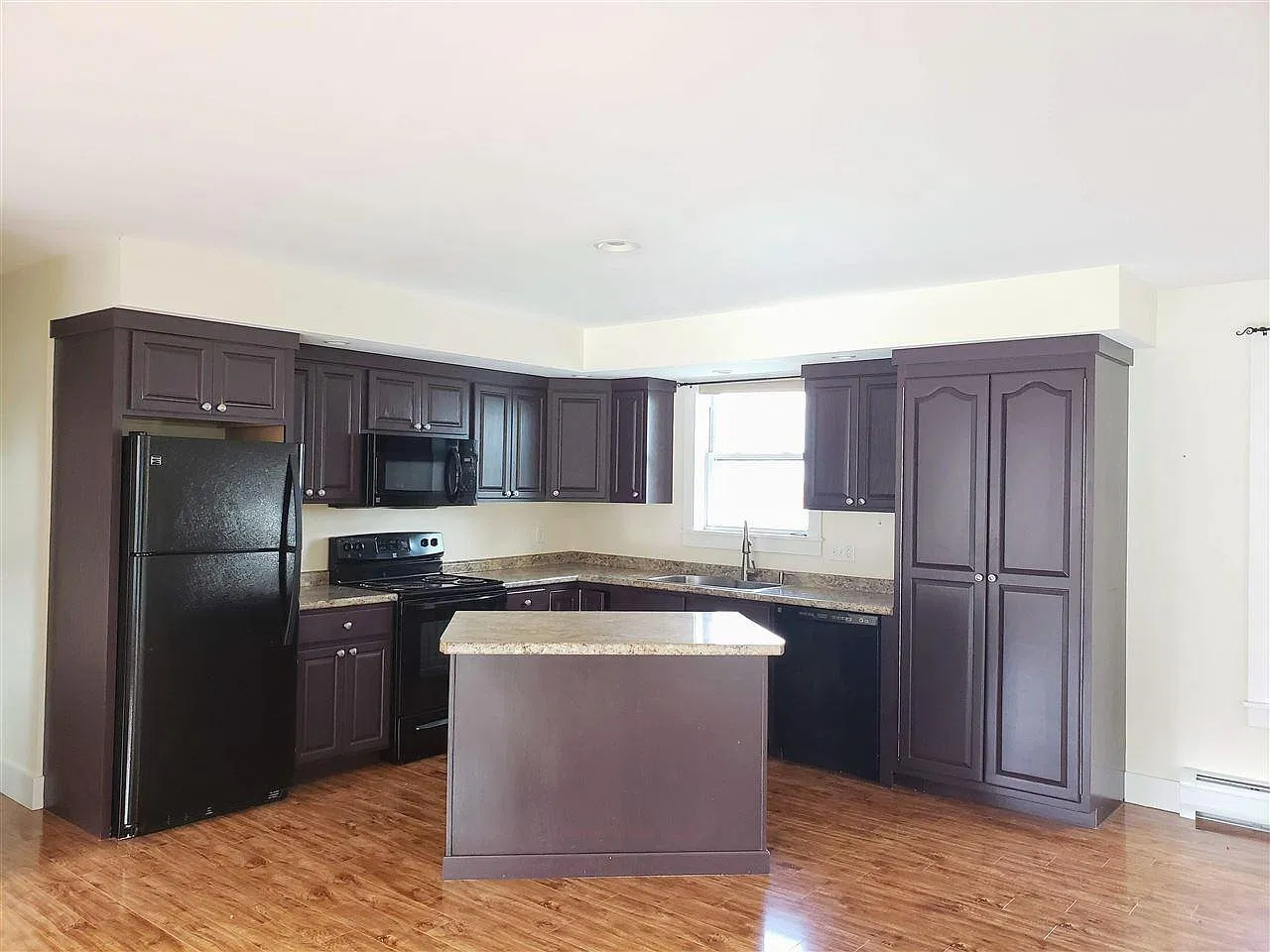 2 bed, 1200 sqft, $1,550 — Photo 2
