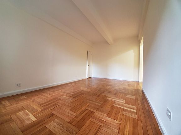5th image of 140 Van Cortlandt Ave W APT 1H